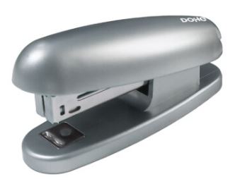 Grapadora color metálico plata Dohe.